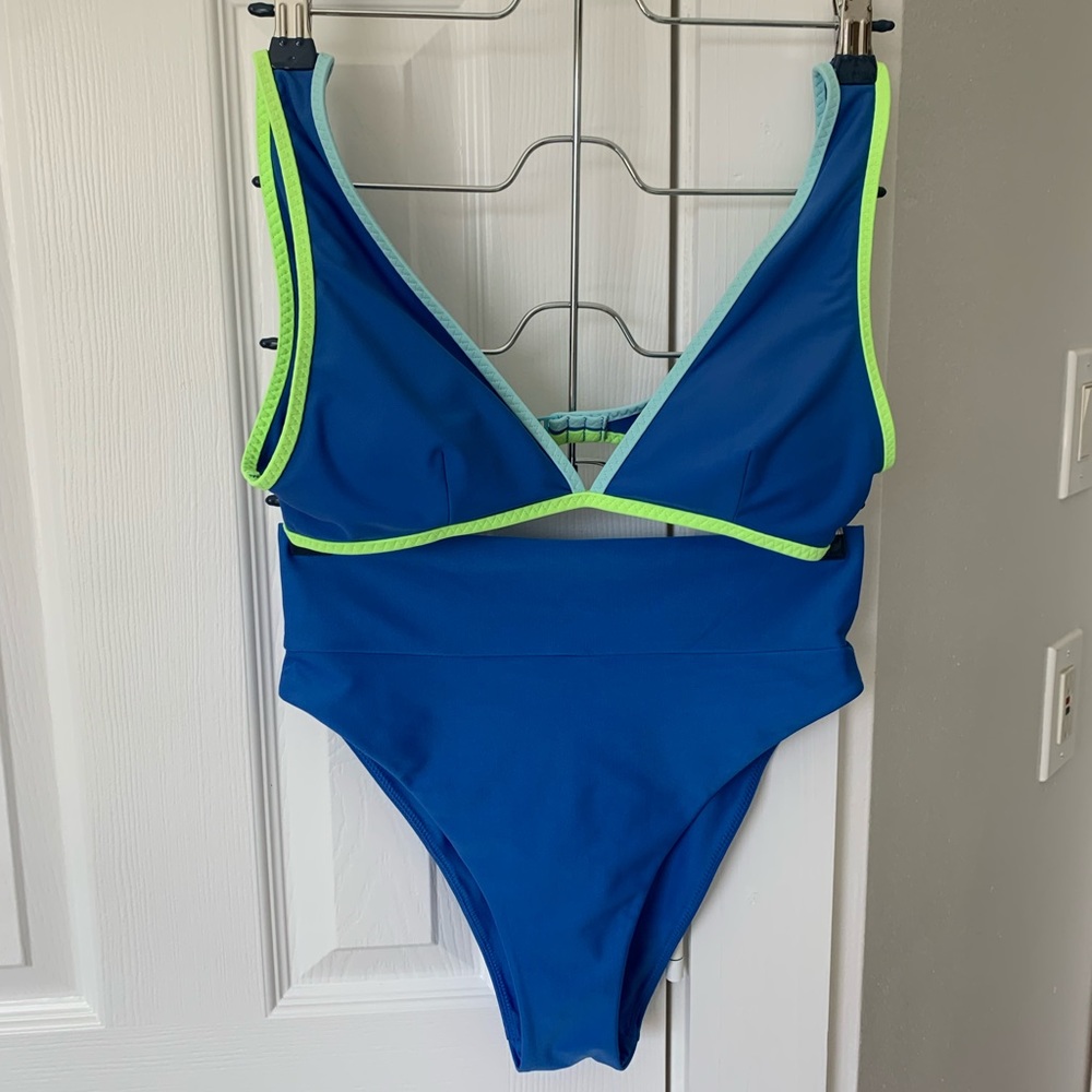 Aerie high waisted cheeky bottom with plunge top SMALL